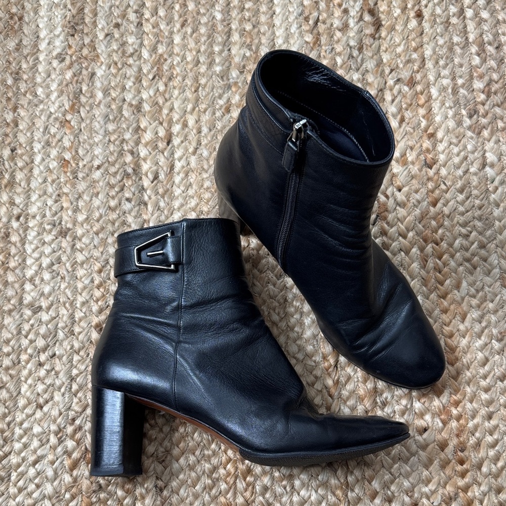 Aquatalia 11 Black Leather Heeled Boots Booties
